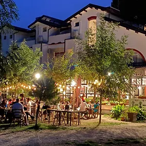 https://la-villa-pinarella.emilia-romagnahotels.net